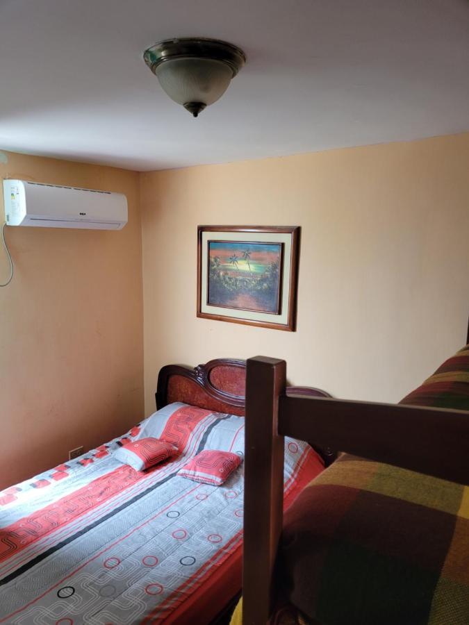 Hostal Haziel Salinas  Esterno foto